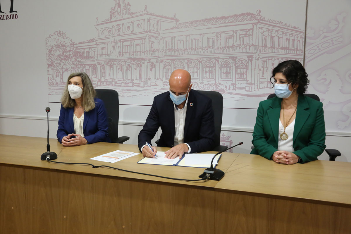Imagen de la firma del acuerdo de León con la Alianza de ciudades contra la Obesidad